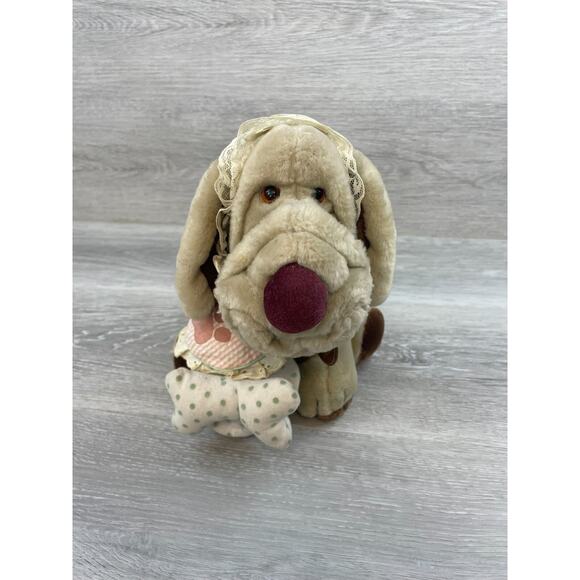 Vintage Ganz Bros Wrinkle Hound Puppet Dog Stuffed Plush Animal 10" w/Bonnet Bib - Picture 1 of 7